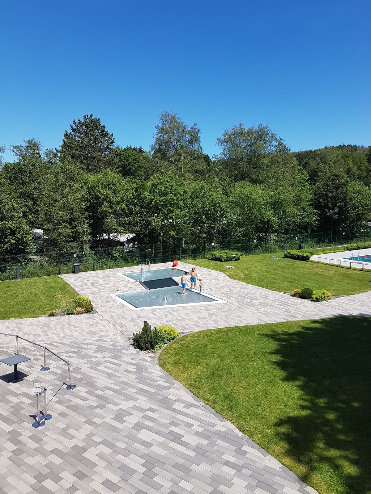 Heated outdoor swimming pool in Troisvierges - 9