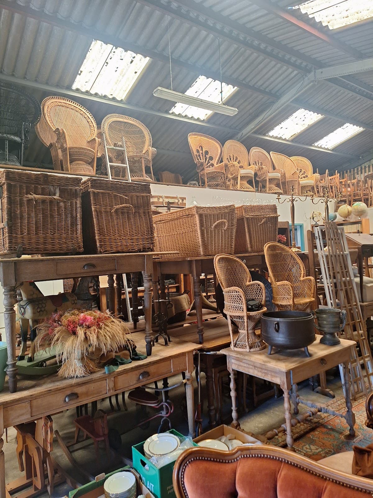 Kevin La Brocante, vintage items and event decor - 5