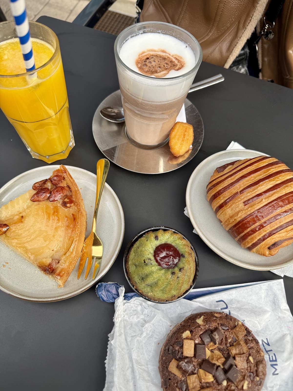 Café & Croissant - 8