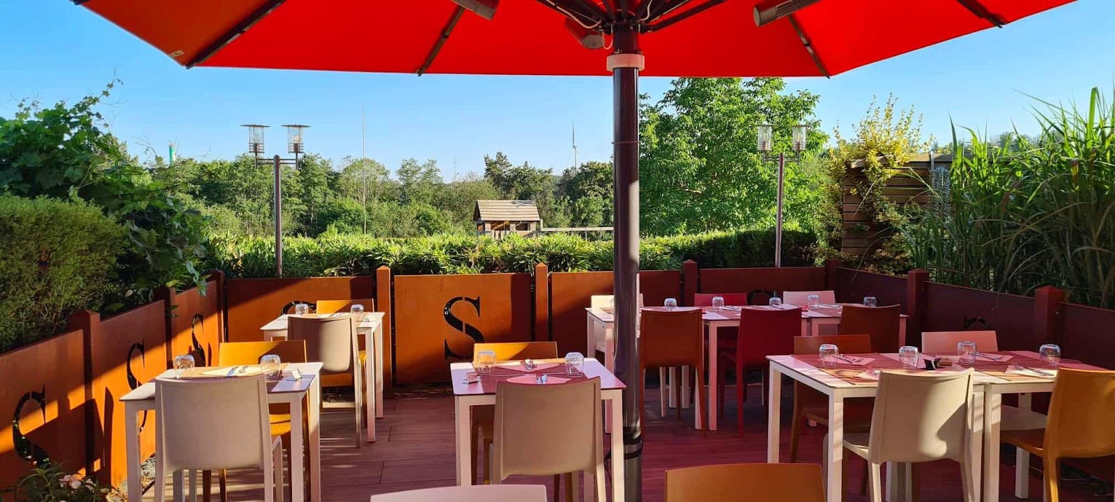 A small restaurant surrounded by greenery - 2