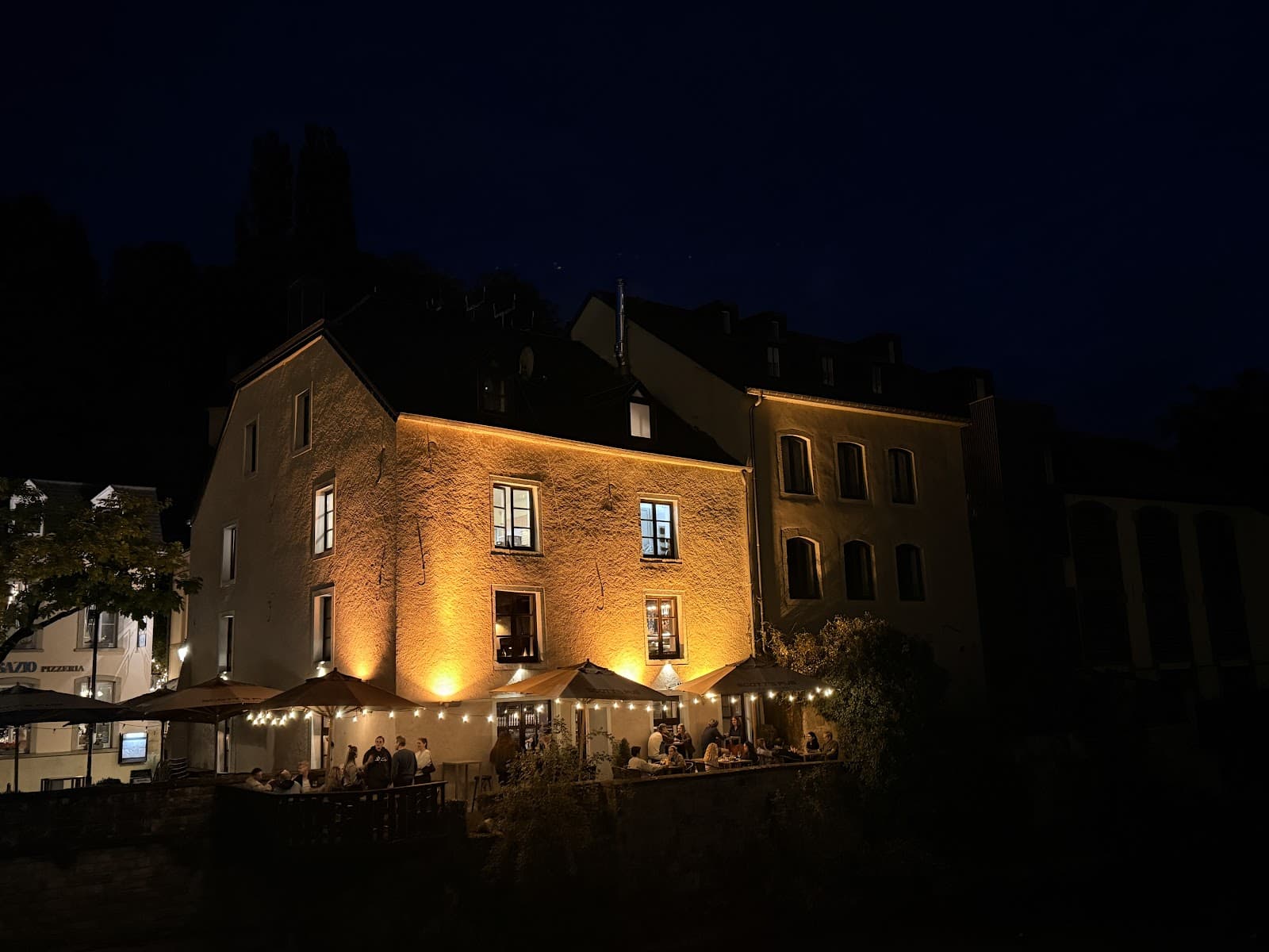 Scott's Pub: cocktails, live music and a view of the Alzette - 9