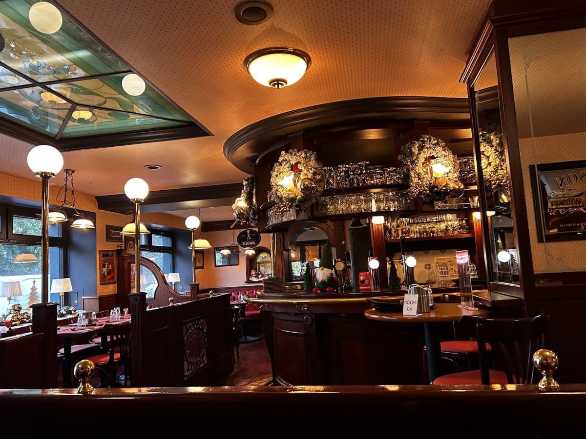 It's like being at Temple Bar! - 8