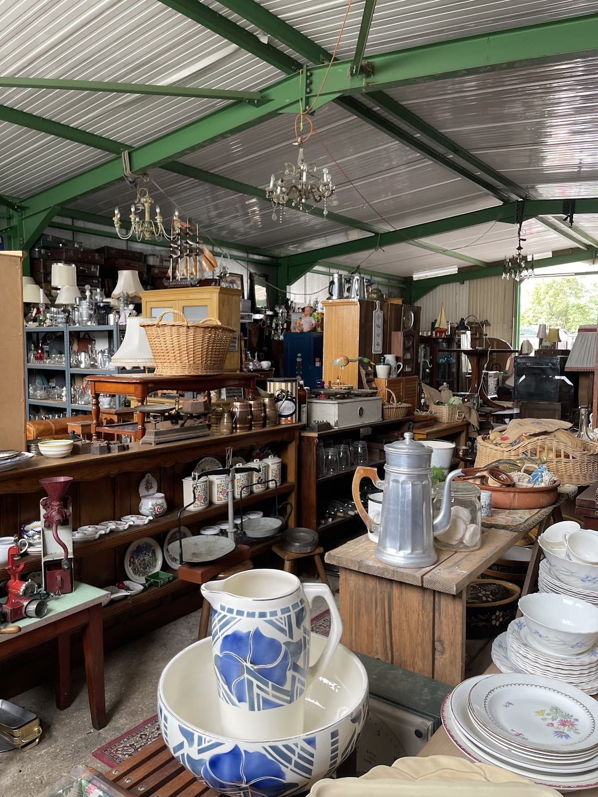 Kevin La Brocante, vintage items and event decor - 8