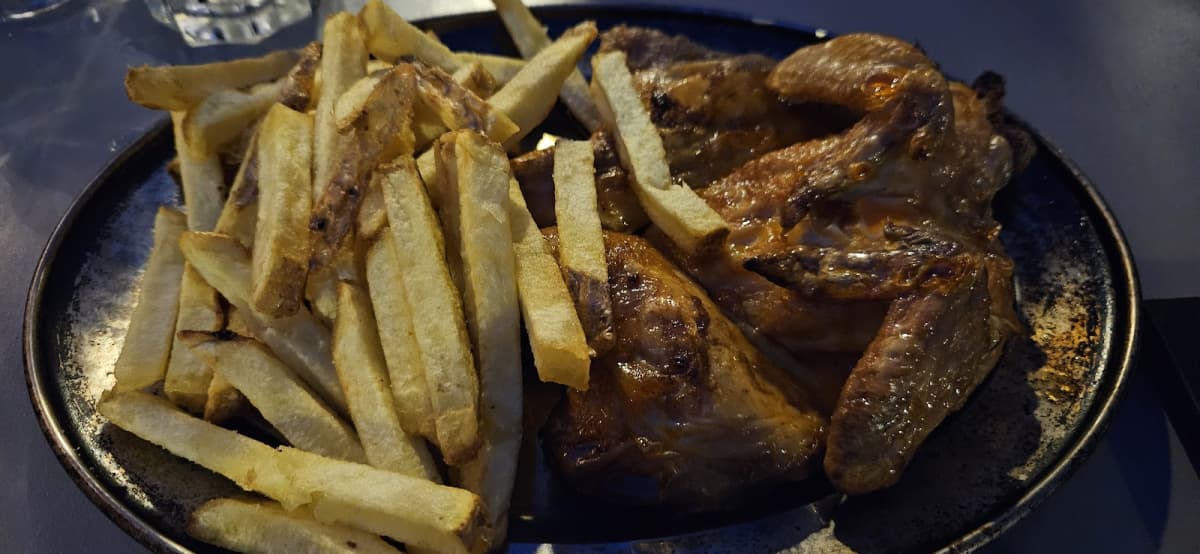 Scott's Pub: cocktails, live music and a view of the Alzette - 5