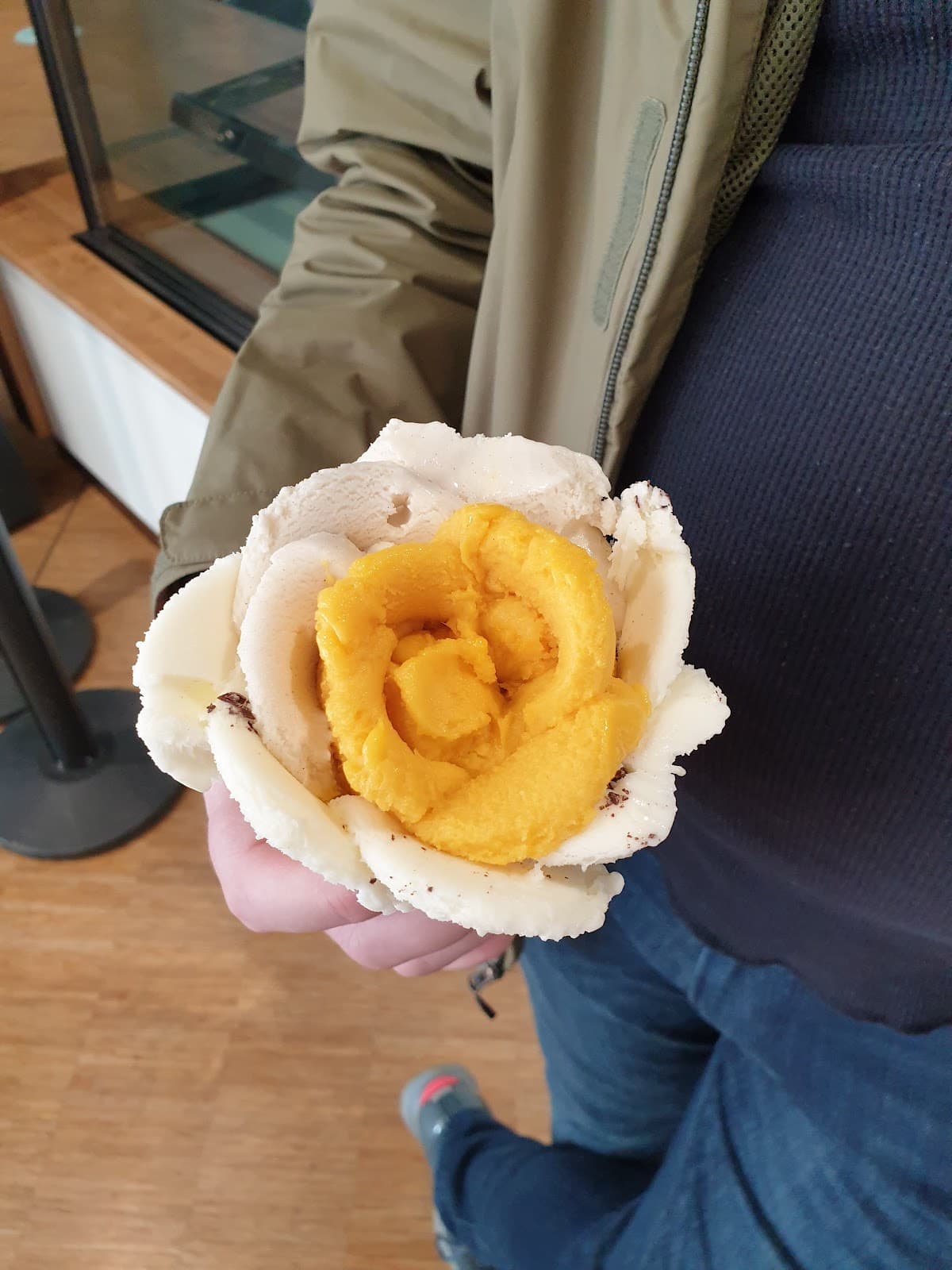 Pretty Frozen Flowers and Perfumes - 11
