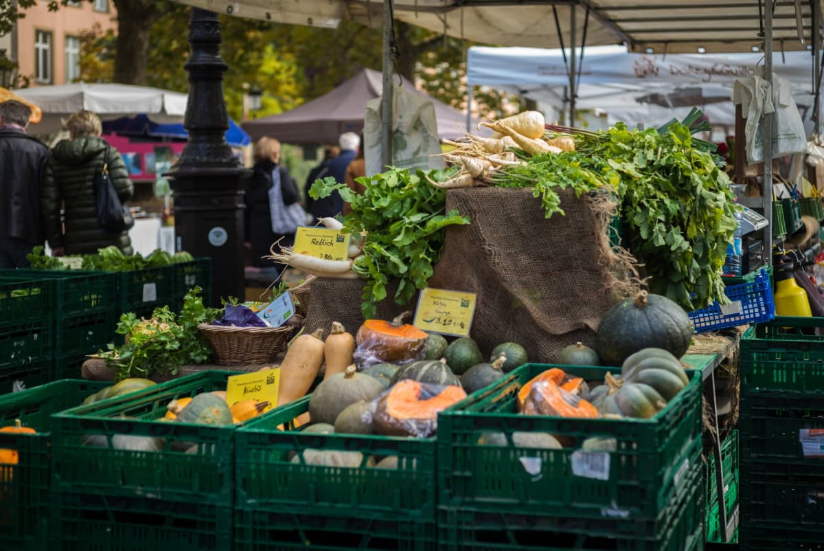 Come stroll around the markets in the heart of the capital - 3