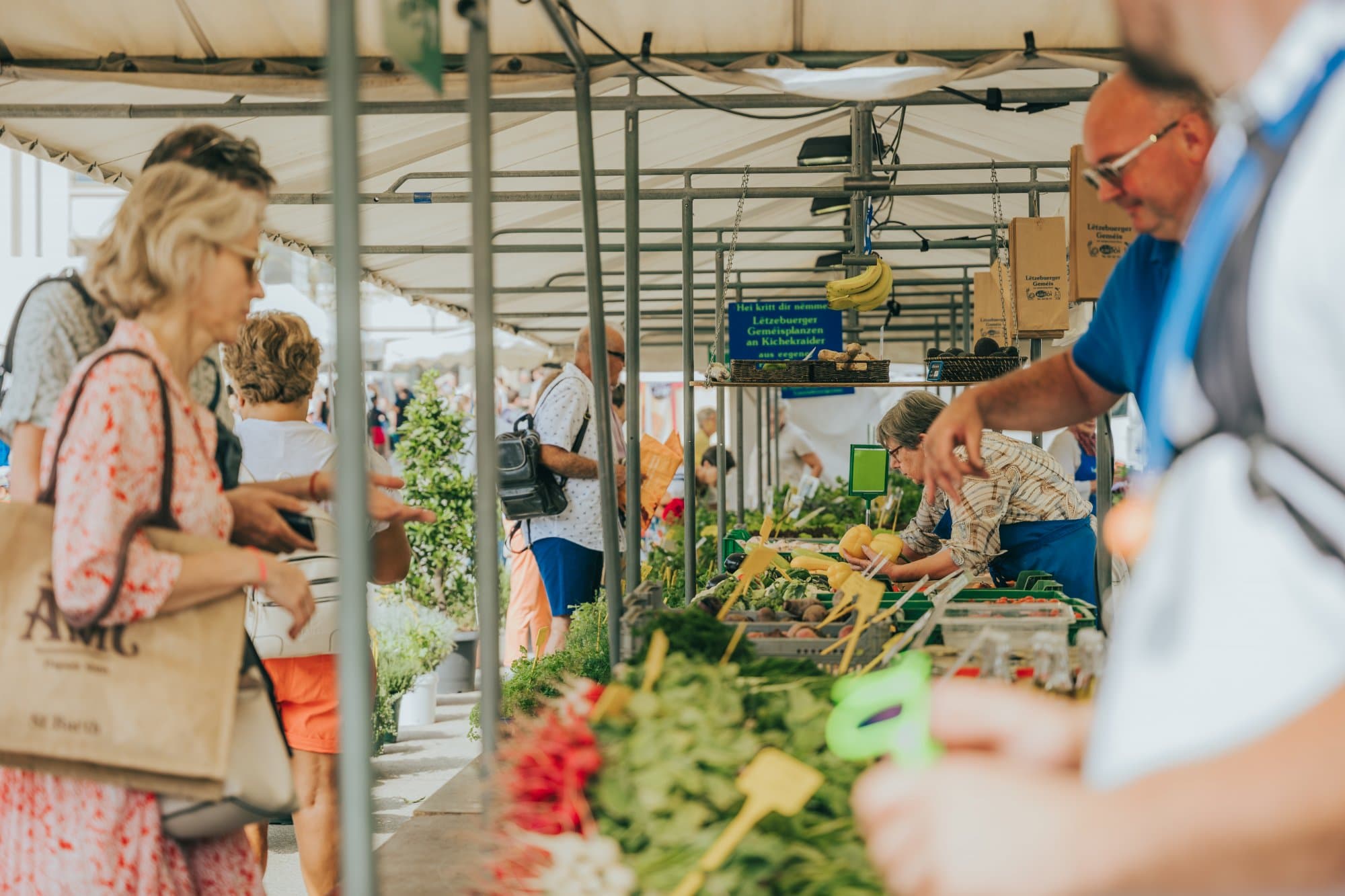 Come stroll around the markets in the heart of the capital - 2
