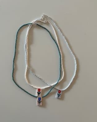 Museum Break : Pendentif fleur en perles tissées