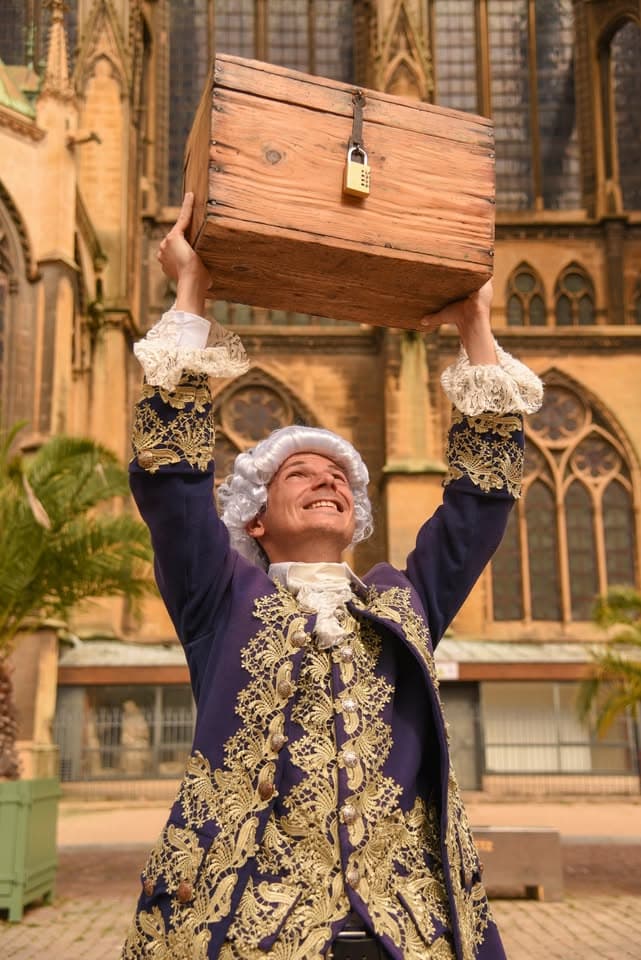 Urban escape game - Louis XV's missing gift
