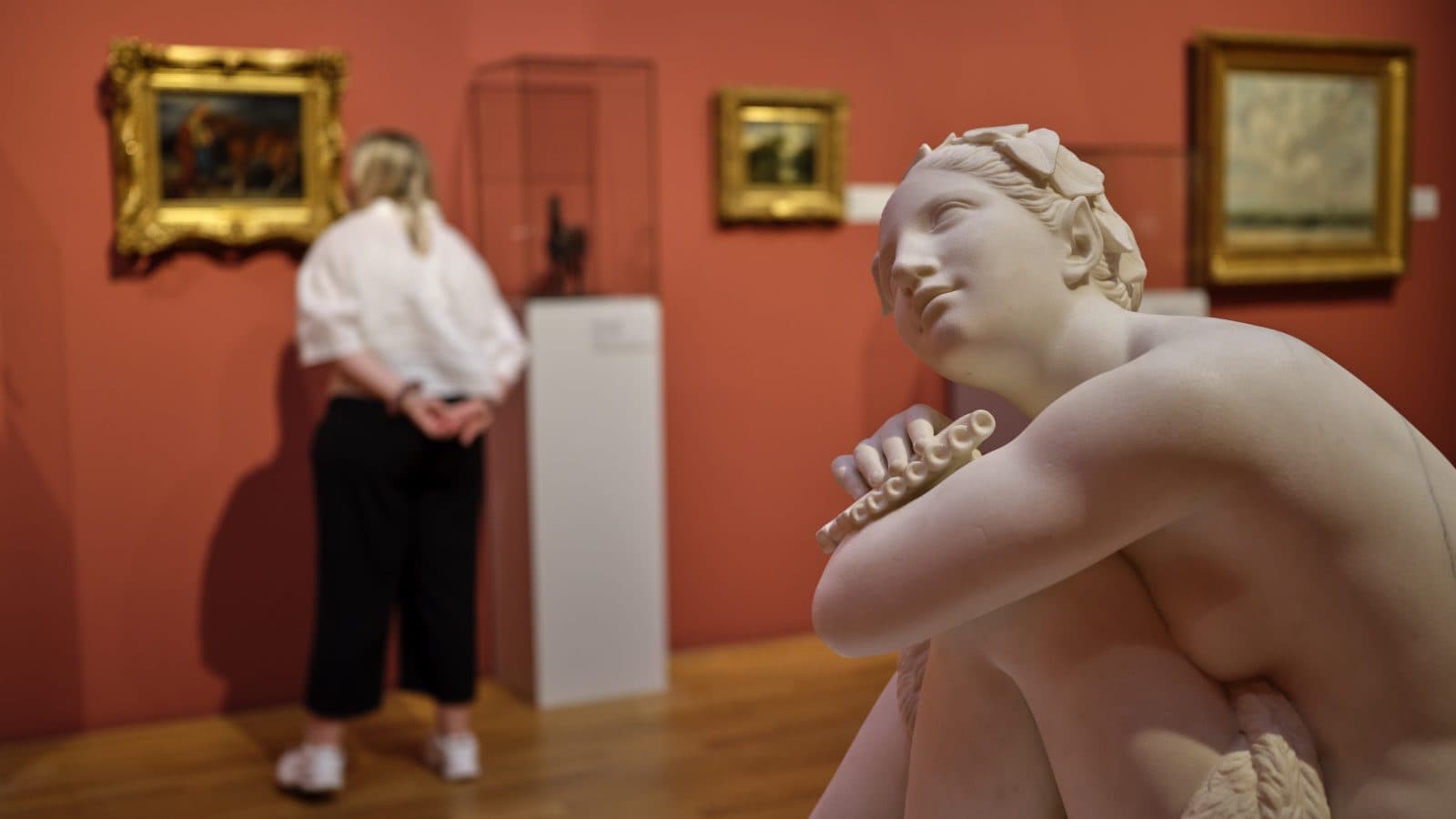 Regular guided tour: A walk through art