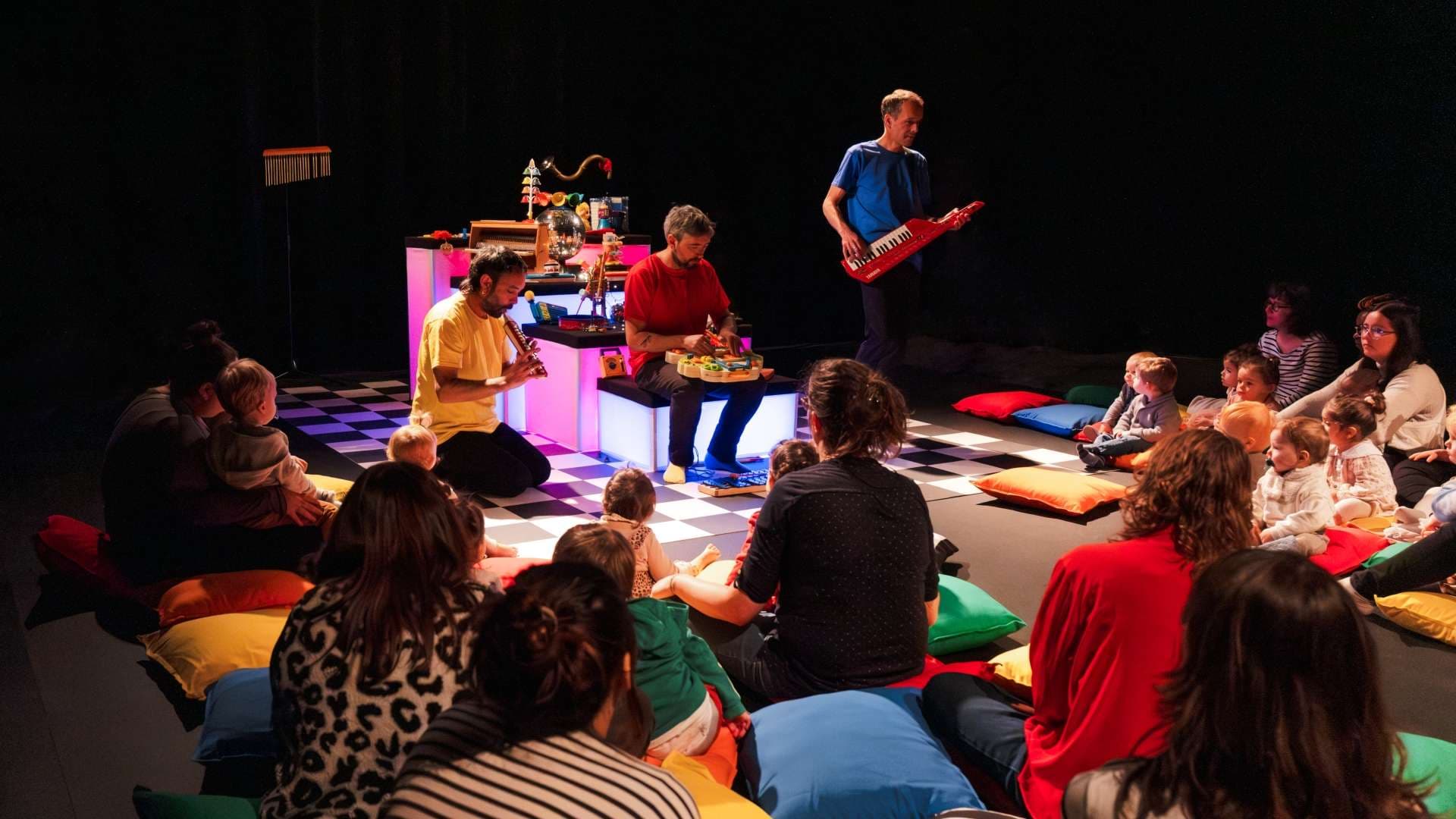 “MINI-MAXI” by Cie Chapi Chapo & les petites musiques de pluie