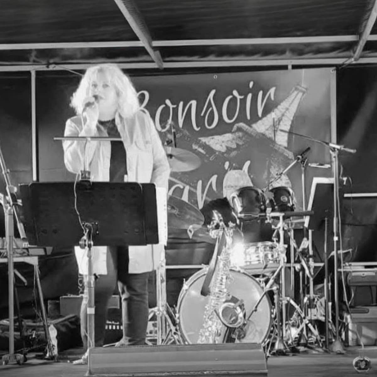 "Bonsoir Paris" at the Guinguette