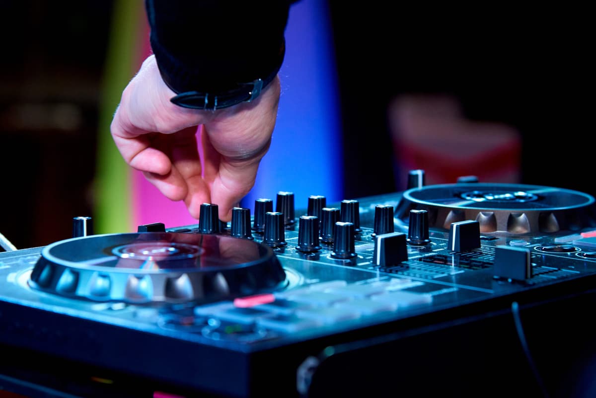 DJ Set Center – Adrian Sky