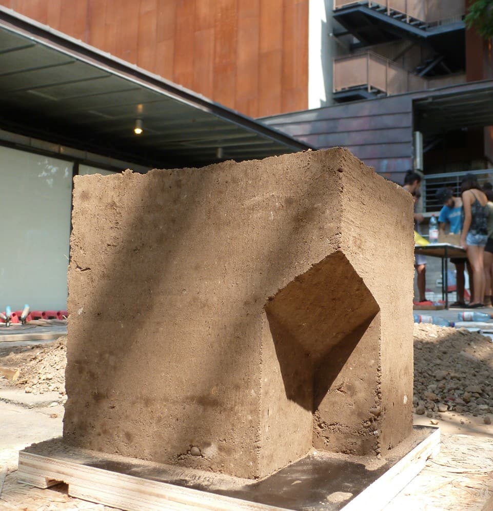 Earth Lab – a day of experimentation and talks around earth construction