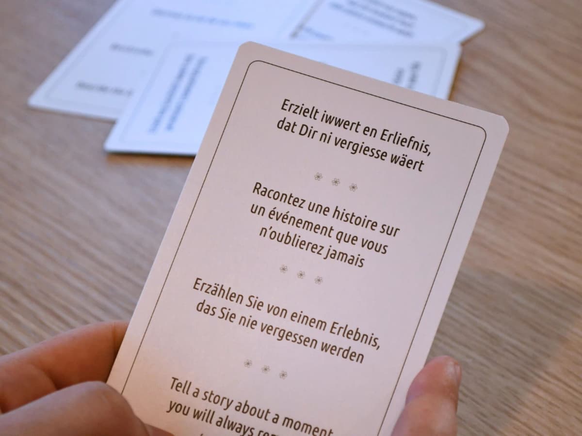 Activité intergénérationnelle avec jeu de cartes « Nous sommes tous plus qu'une seule histoire... »