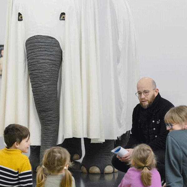 Family visit A comme artiste, B comme beau... D comme