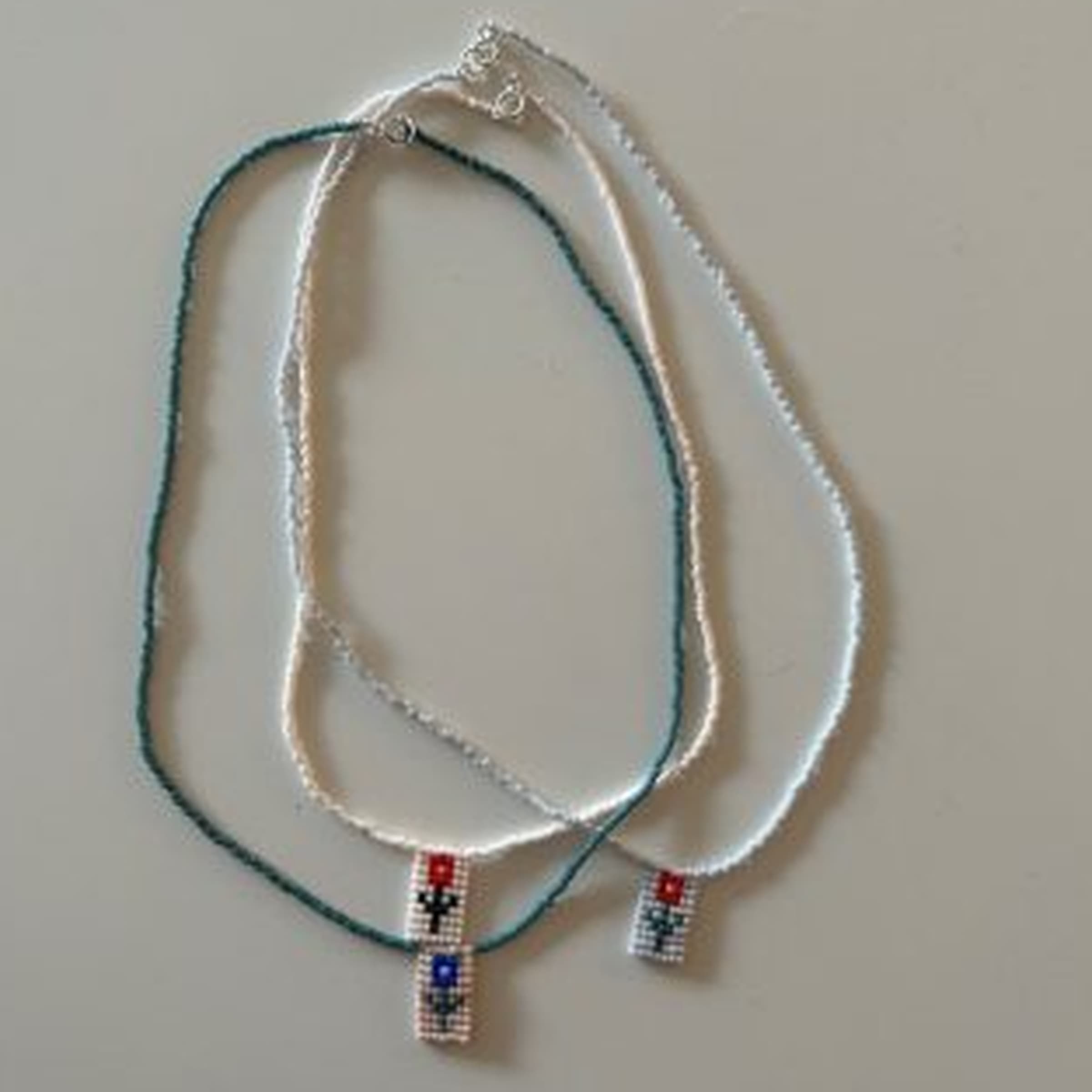 Museum Break : Pendentif fleur en perles tissées