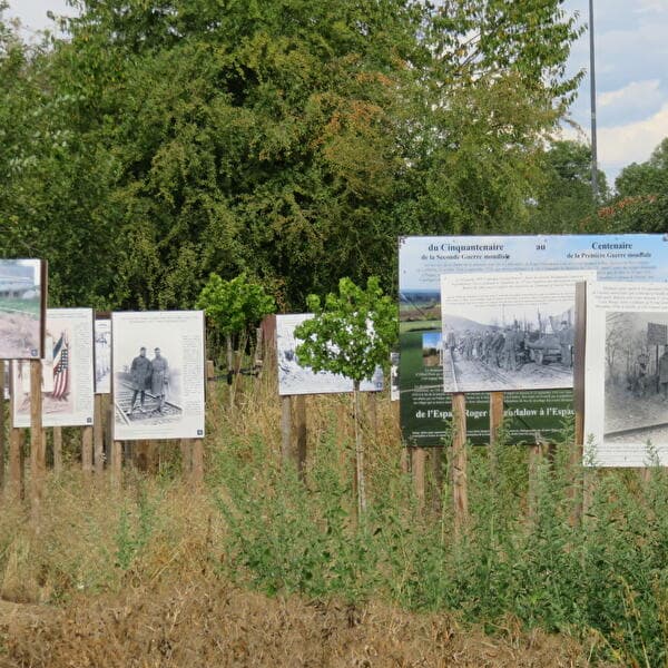 Guided tour - The Three Nationalities Park and the Chain of Memory