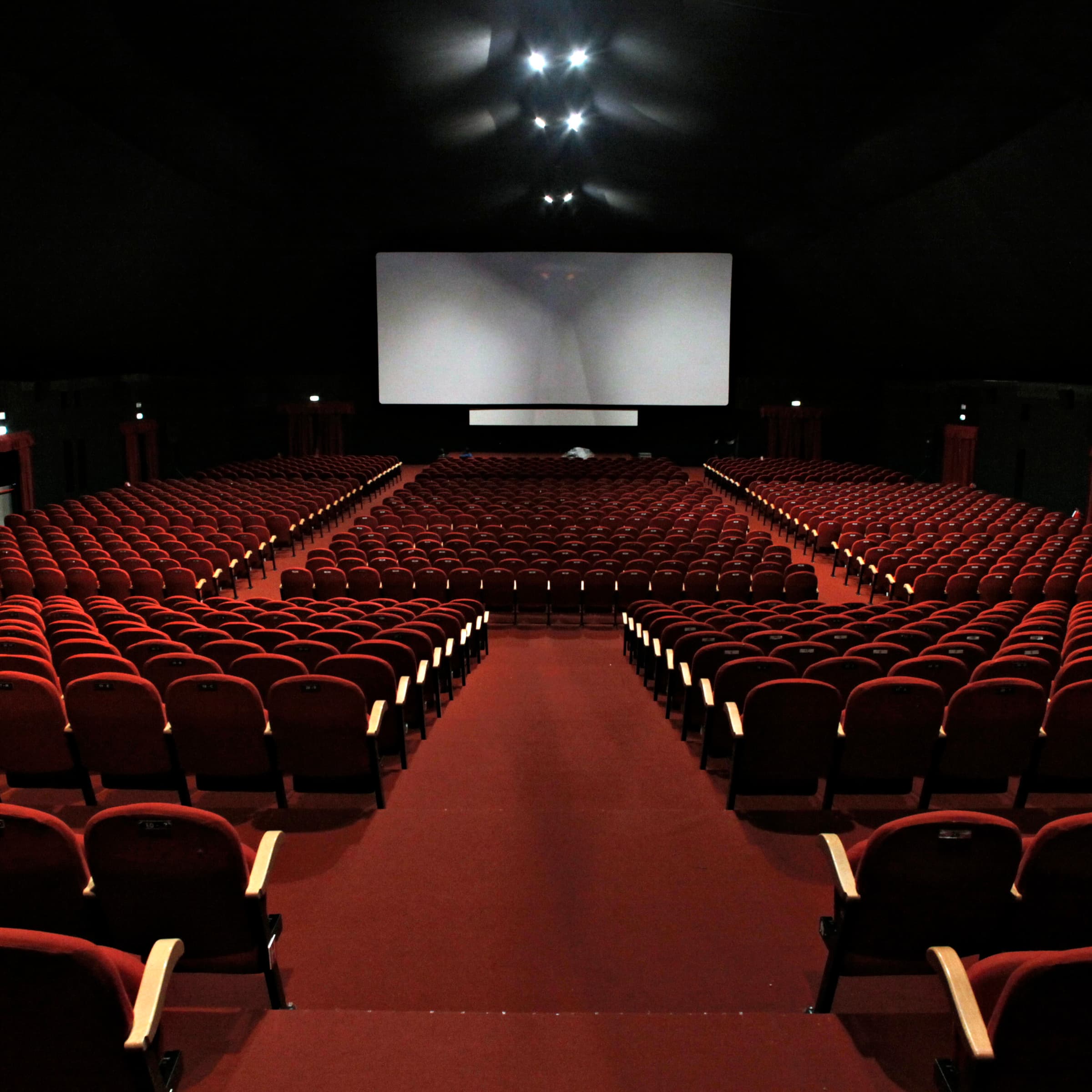 Theatre at the Castle - Un monde Idéal