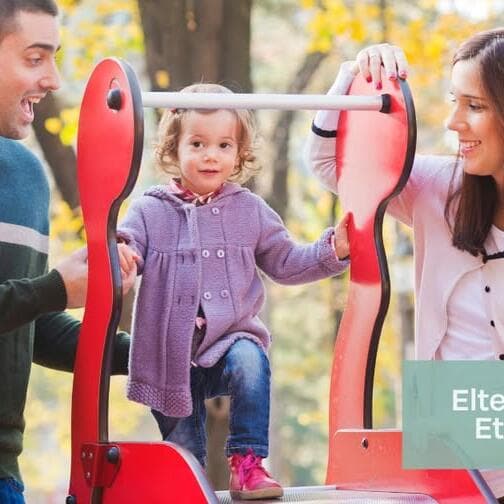 Rencontre entre parents sur l'aire de jeux
