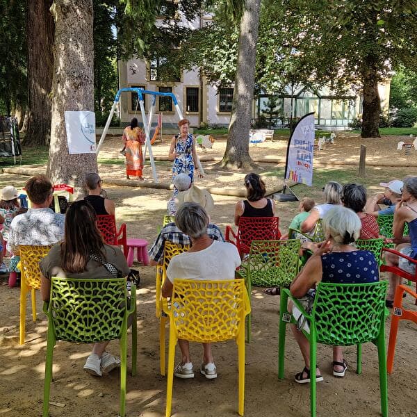 Delphine raCONTE - Reading in the Parks July