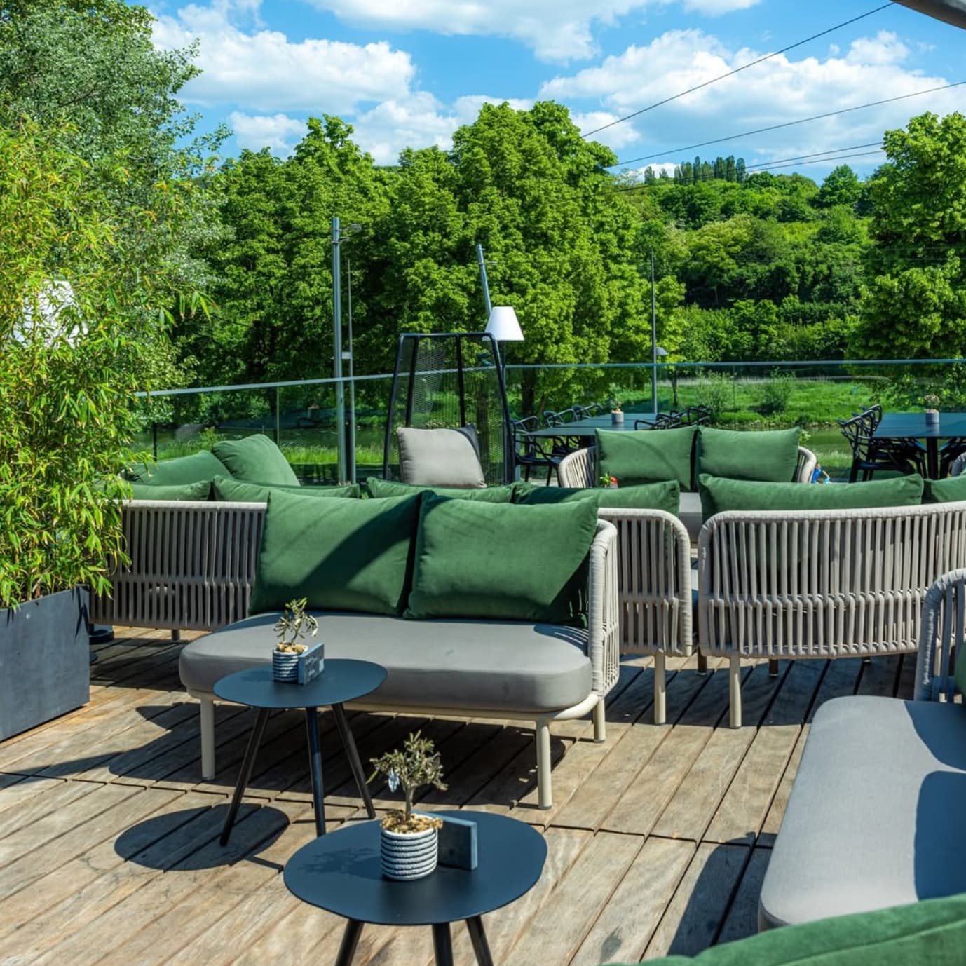 Bistro Quai: a terrace between vineyards and river