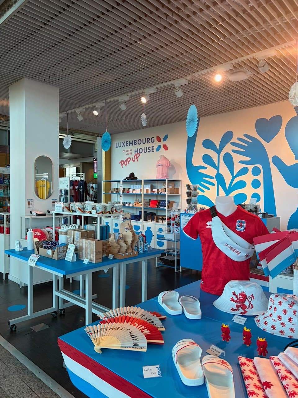 LuXembourg House Pop-up Store : cadeaux et souvenirs luxembourgeois à l’aéroport Luxembourg - 3