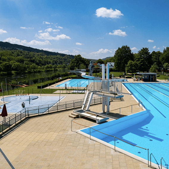 Swimming in front of the vineyards in Grevenmacher