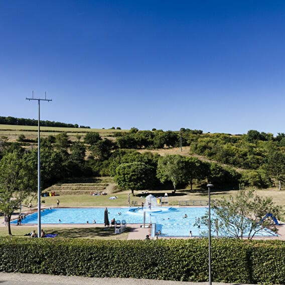 Kaul outdoor swimming pool surrounded by nature in Wiltz