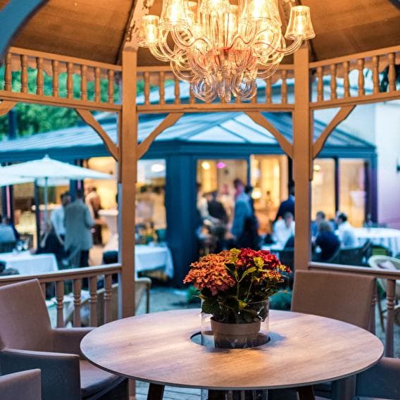 Meet me under the Veranda! - 1