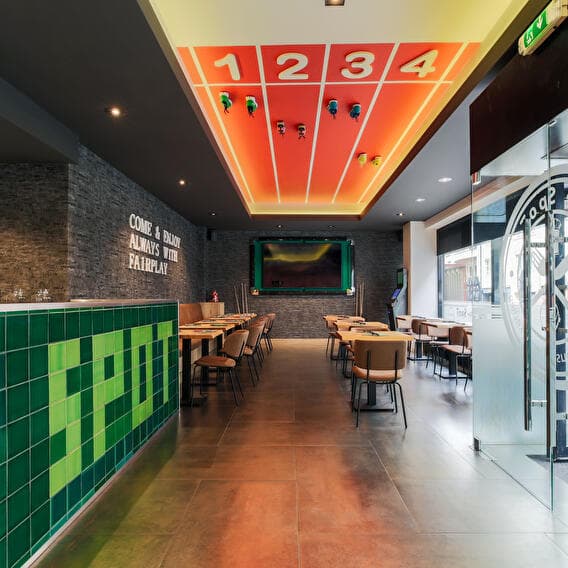 A good restaurant with beautiful screens - 1