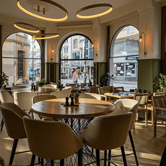 Flow: Mediterranean lunch and sharing plates in Luxembourg - 1