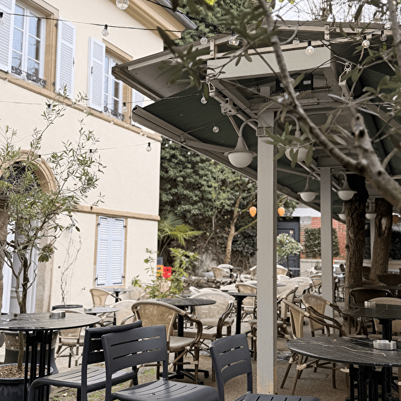 Magnificent terrace in the heart of the Grund and Italian brasserie