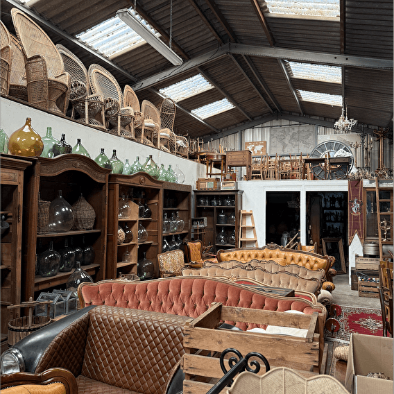 Kevin La Brocante, vintage items and event decor